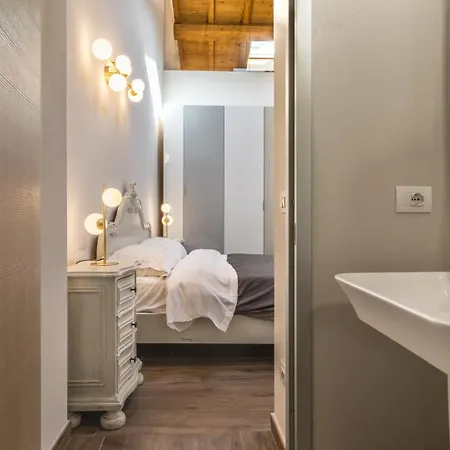 Veronetta Stunning Rooftop With Lift Appart hôtel *